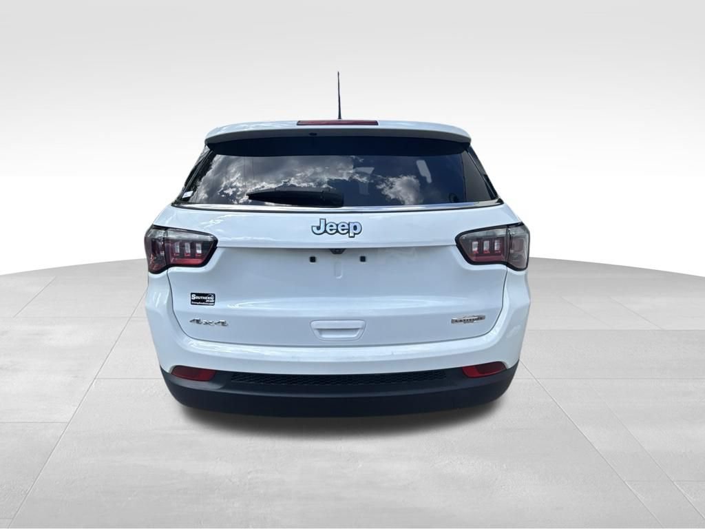 Used 2024 Jeep Compass Latitude AWD/4WD image 5