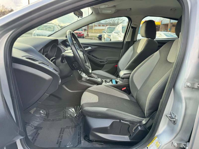Used 2014 Ford Focus SE w/ SE Sport Package image 10
