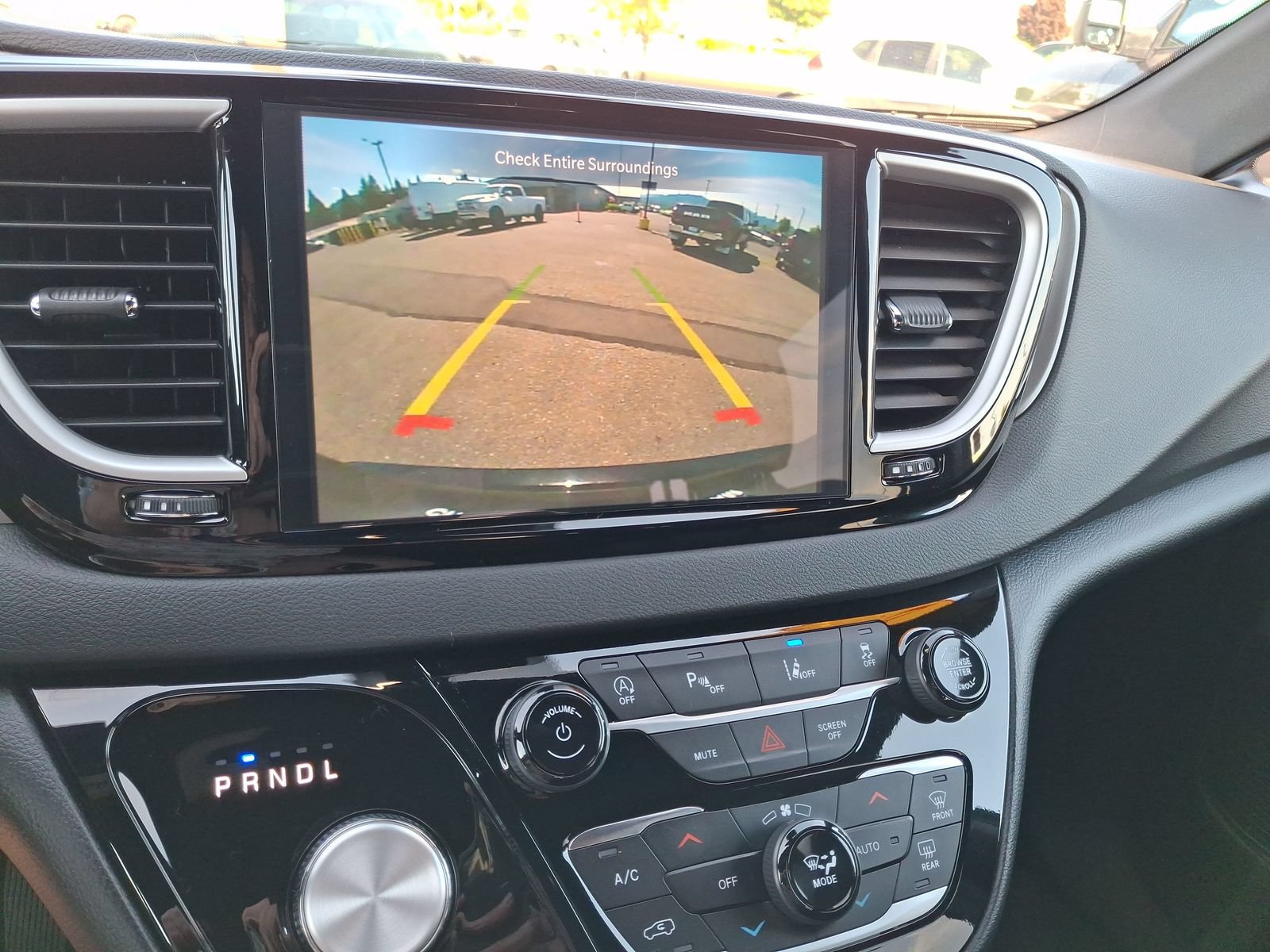 Certified 2025 Chrysler Pacifica Select FWD image 15