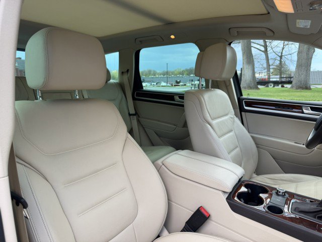 Used 2013 Volkswagen Touareg Executive image 28