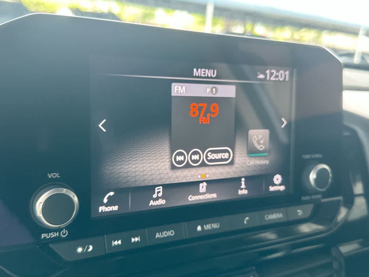 Used 2025 Nissan Pathfinder SV AWD/4WD image 18