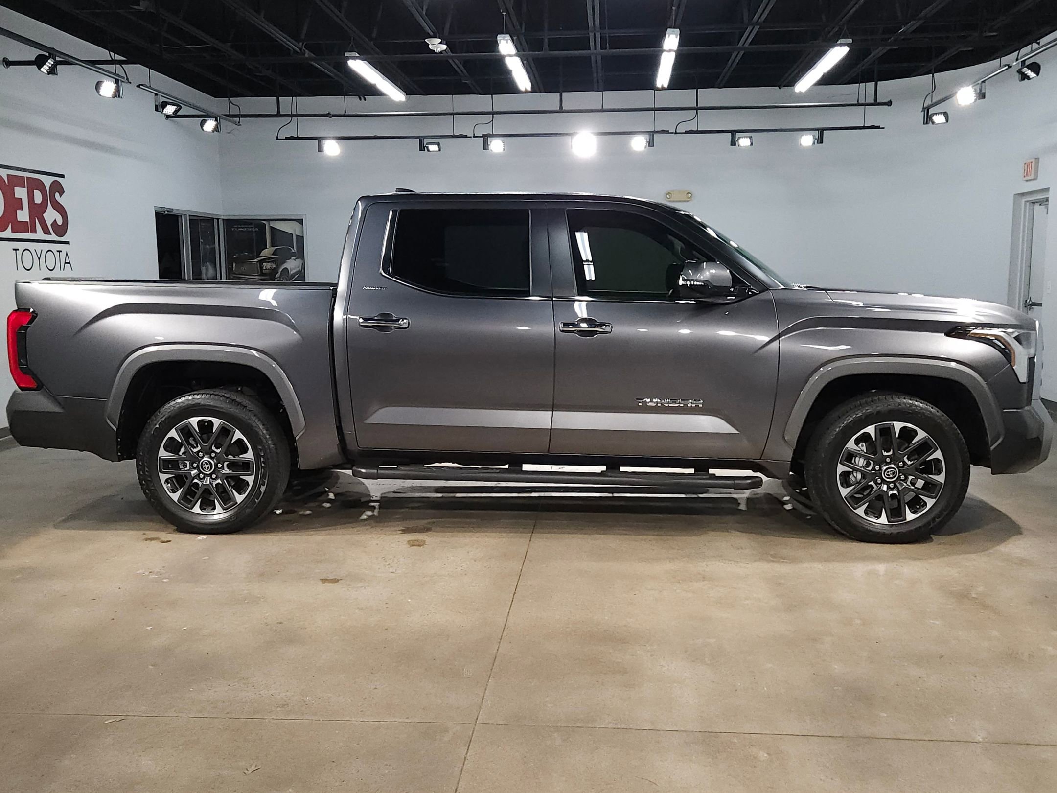 Used 2024 Toyota Tundra Limited image 8