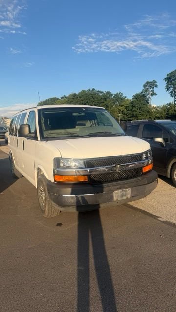 Used 2010 Chevrolet Express 1500 LT w/ LT Preferred Equipment Group RWD image 2