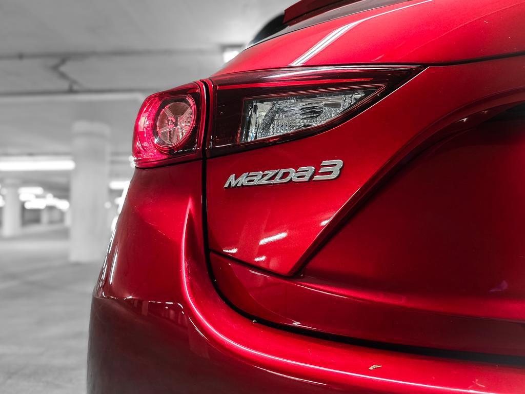 Used 2018 MAZDA MAZDA3 Touring FWD image 9