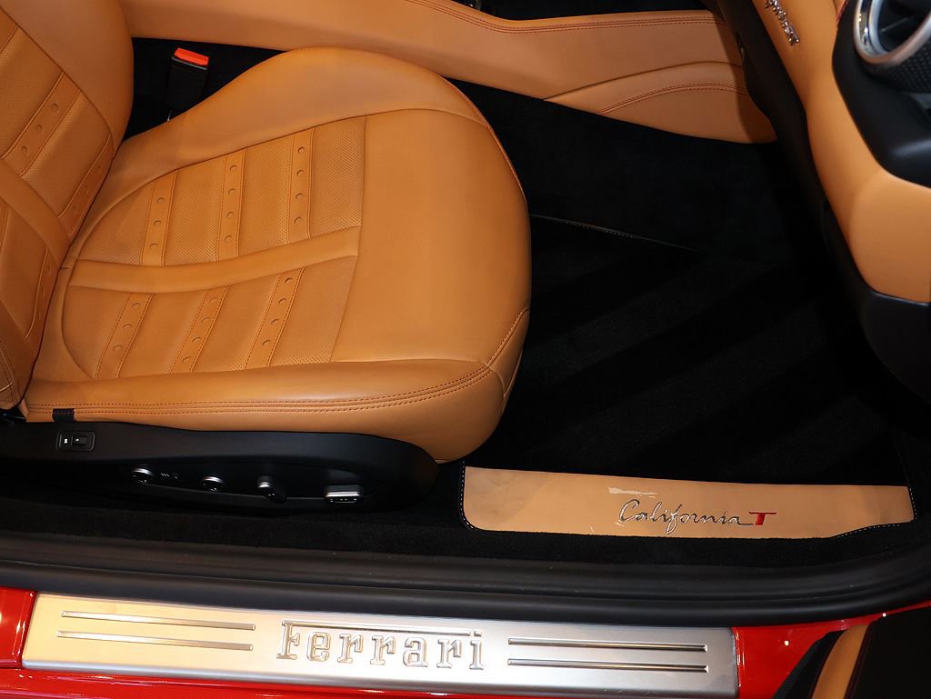 Certified 2017 Ferrari California T image 33