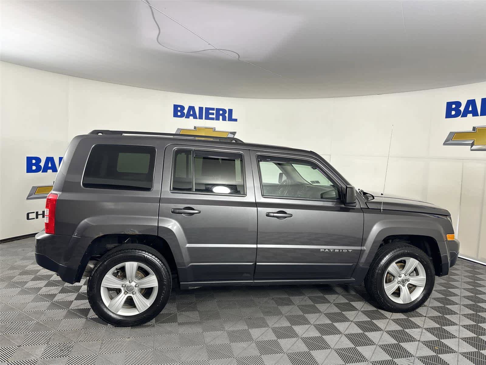 Used 2016 Jeep Patriot Latitude AWD/4WD image 6