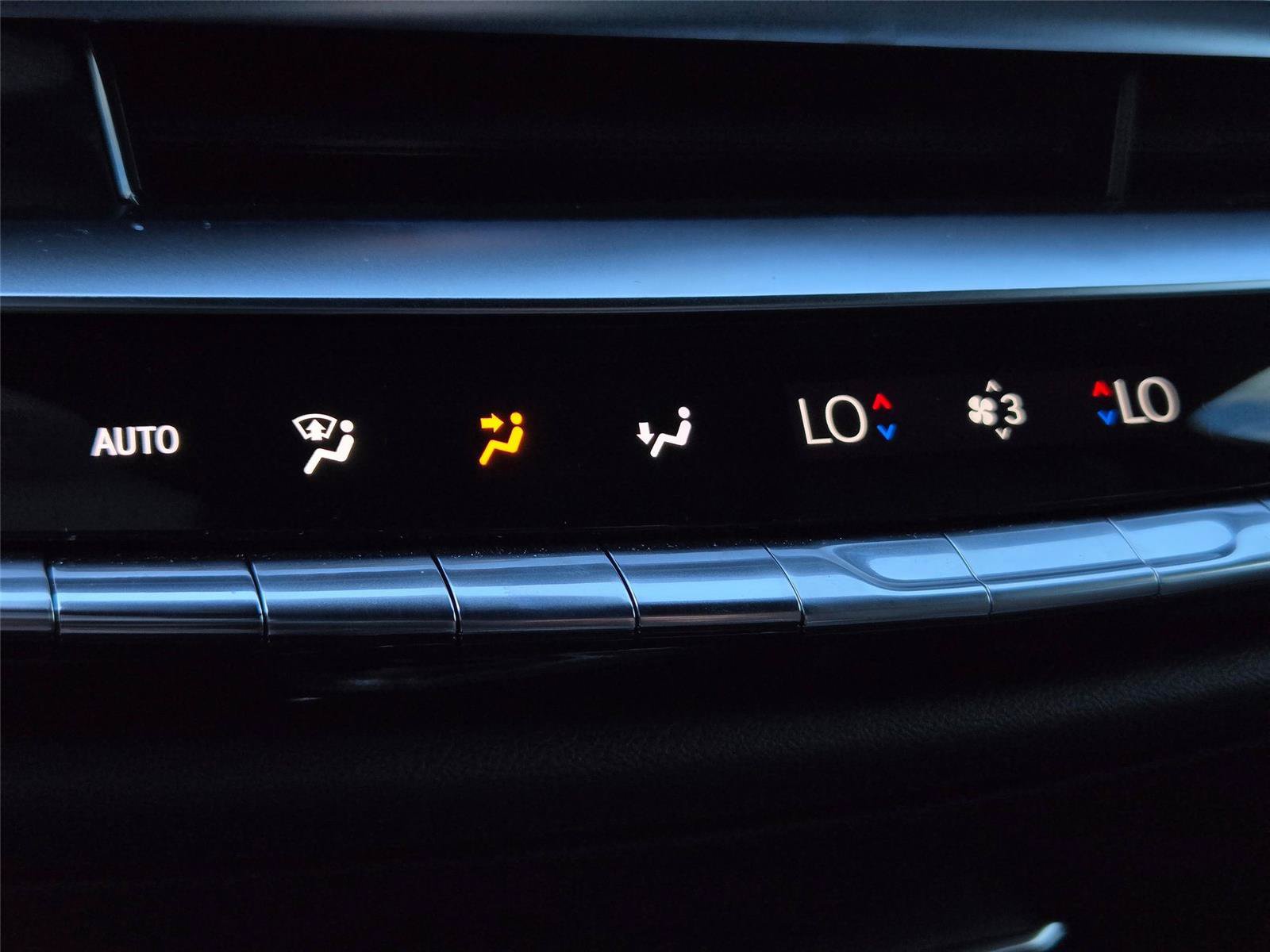 New 2026 Cadillac Lyriq Premium Luxury AWD/4WD image 21