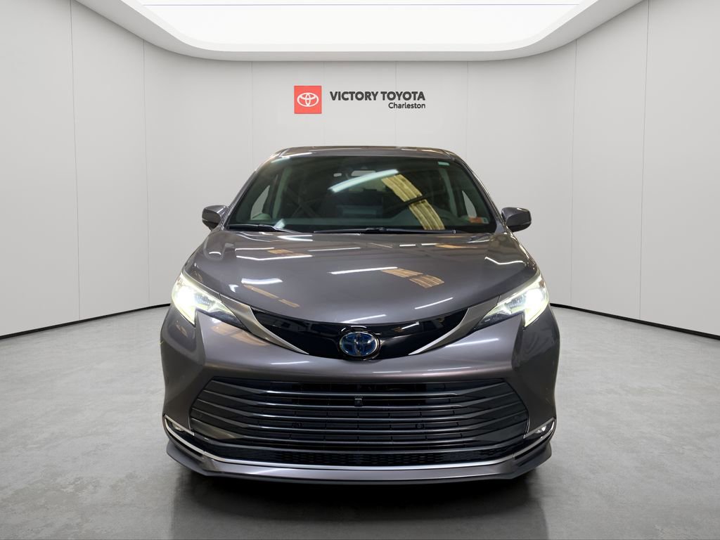 Used 2024 Toyota Sienna Platinum image 8