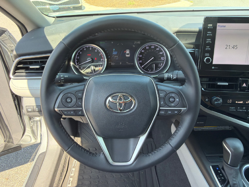 Used 2021 Toyota Camry XLE FWD image 25