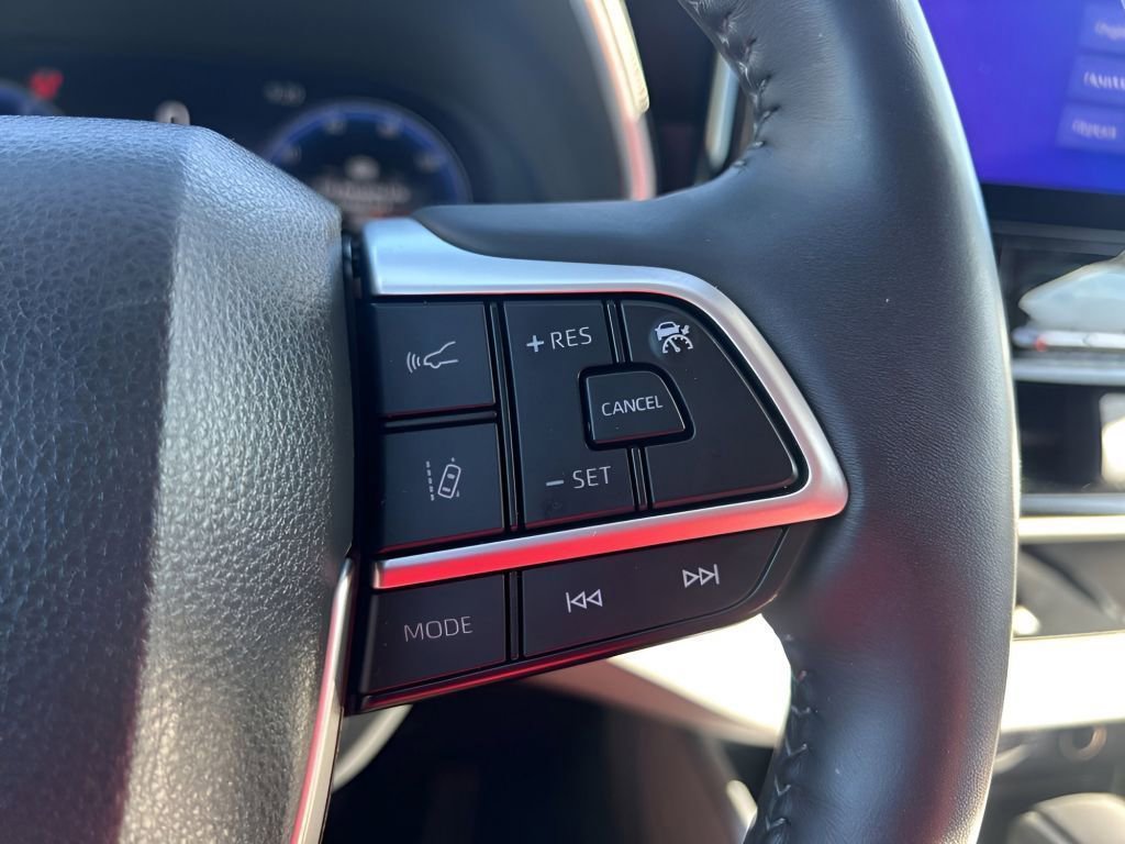 Used 2023 Toyota Highlander Limited image 24