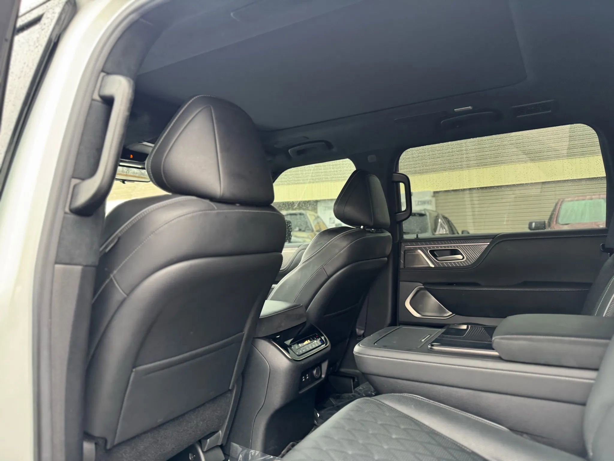 Used 2025 INFINITI QX80 Autograph image 18