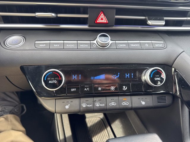 Used 2025 Hyundai Elantra SEL image 19