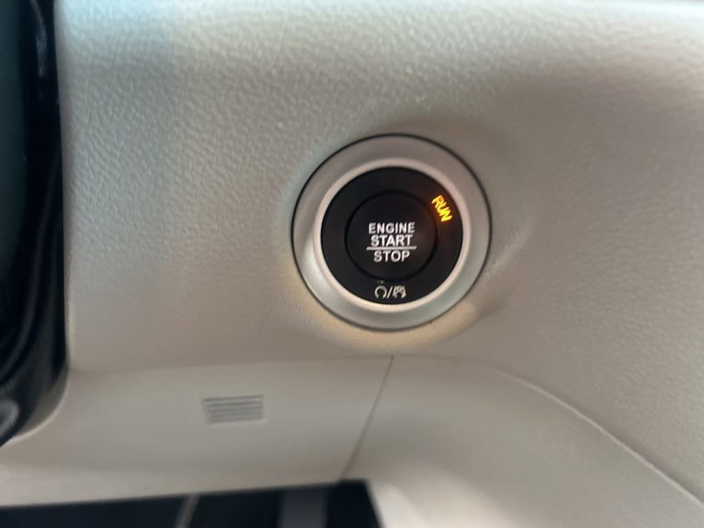 Used 2024 Chrysler Pacifica Touring-L image 24