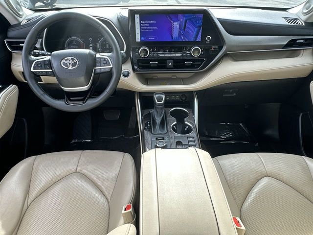 Used 2023 Toyota Highlander Limited image 21