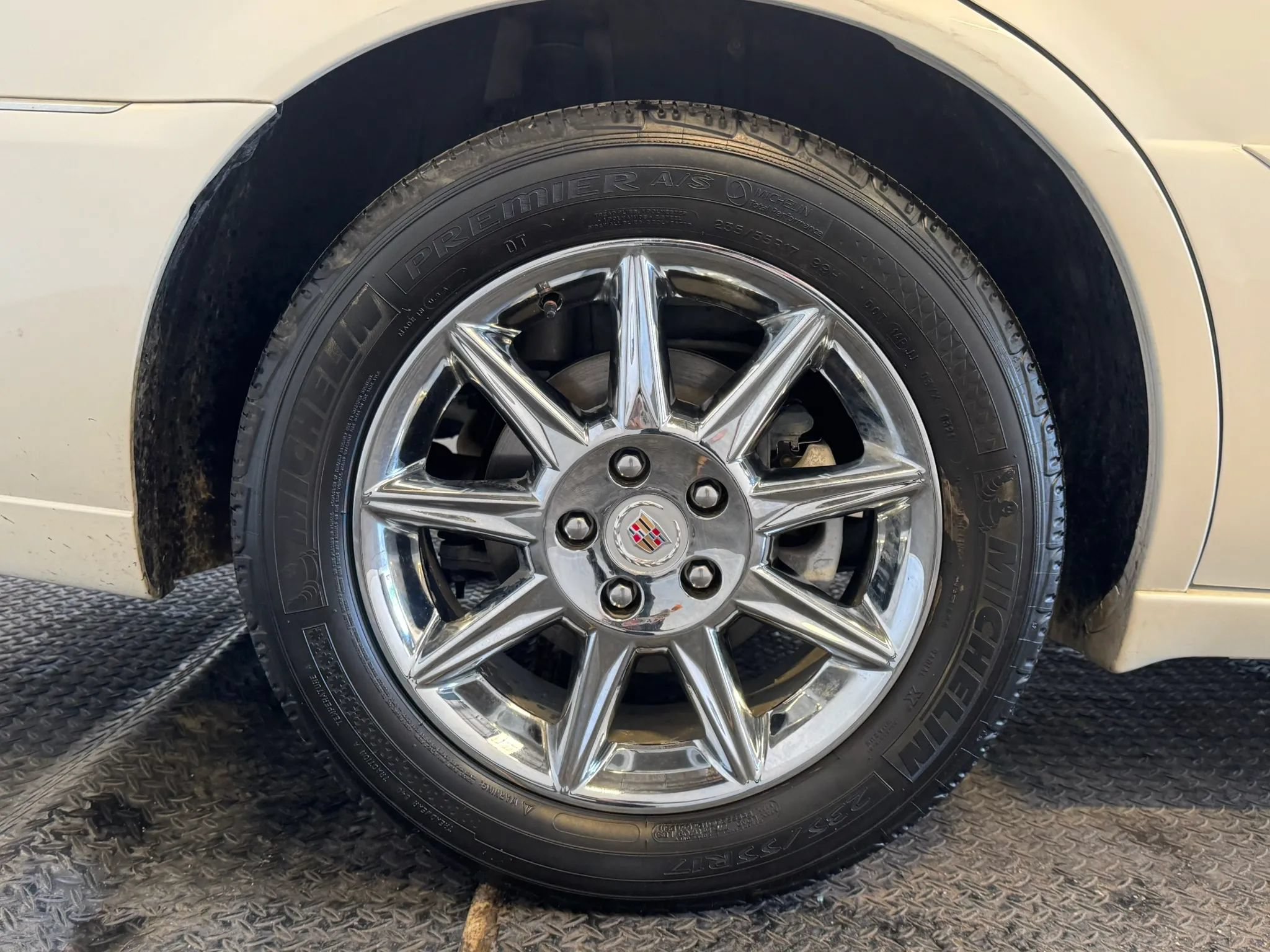 Used 2011 Cadillac DTS Luxury FWD image 35