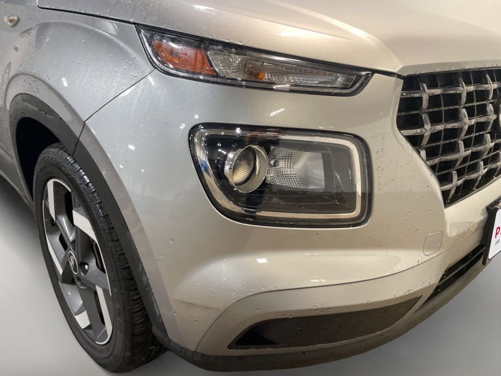 Certified 2023 Hyundai Venue SEL video 2
