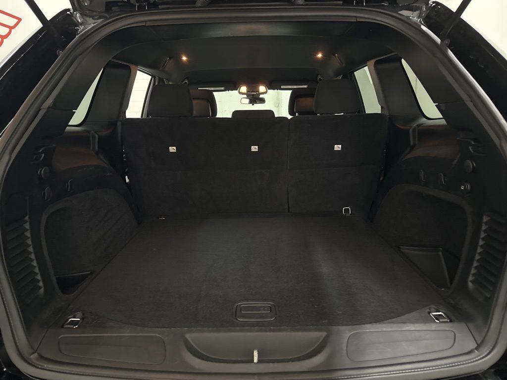 Used 2020 Jeep Grand Cherokee Laredo AWD/4WD image 15
