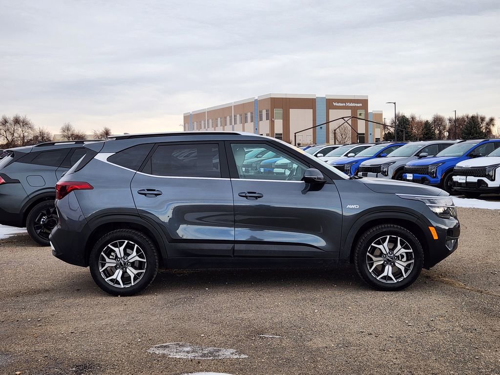 Used 2023 Kia Seltos EX image 2