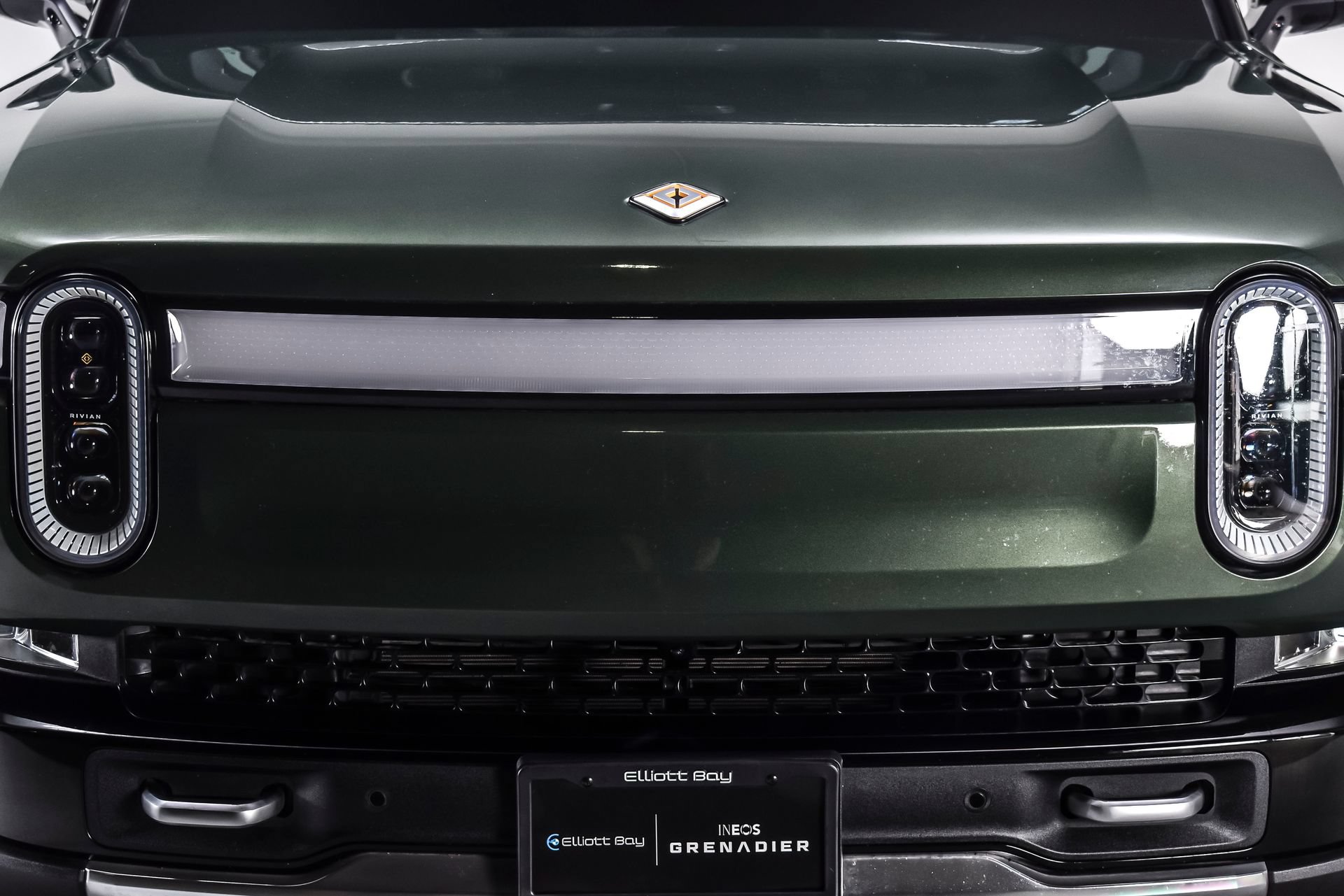 Used 2024 Rivian R1S Adventure AWD/4WD image 7