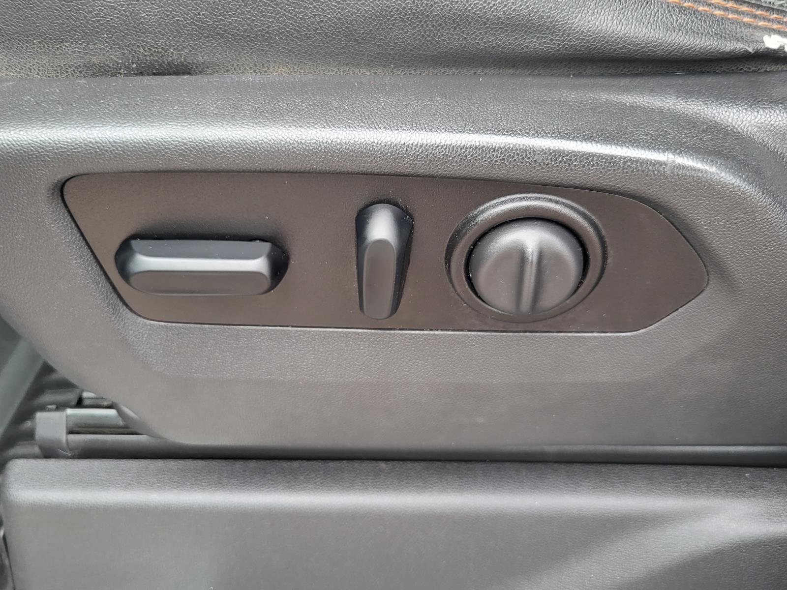 Used 2021 GMC Sierra 1500 AT4 w/ AT4 Preferred Package image 17