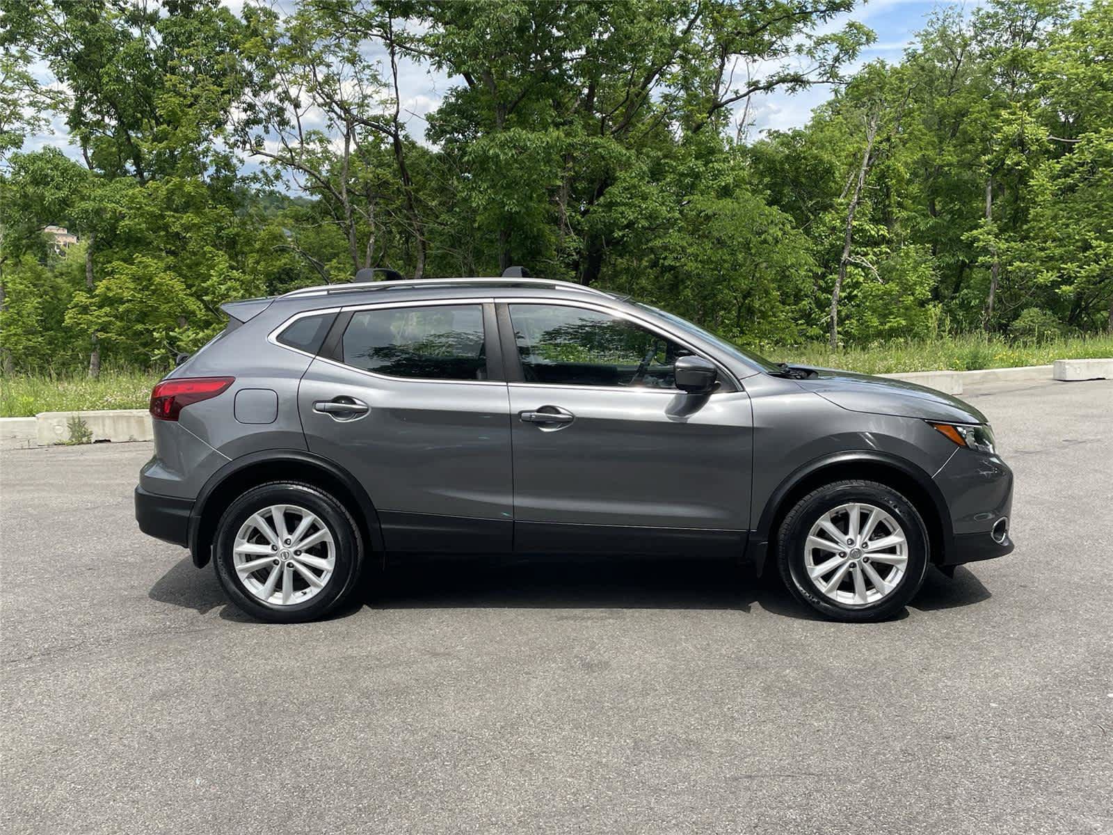 Used 2018 Nissan Rogue Sport SV w/ SV Technology Package AWD/4WD image 6