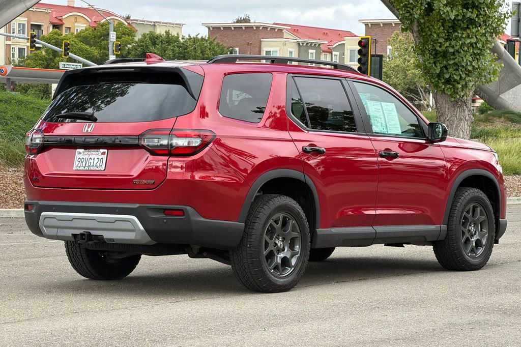 Used 2025 Honda Pilot TrailSport image 4