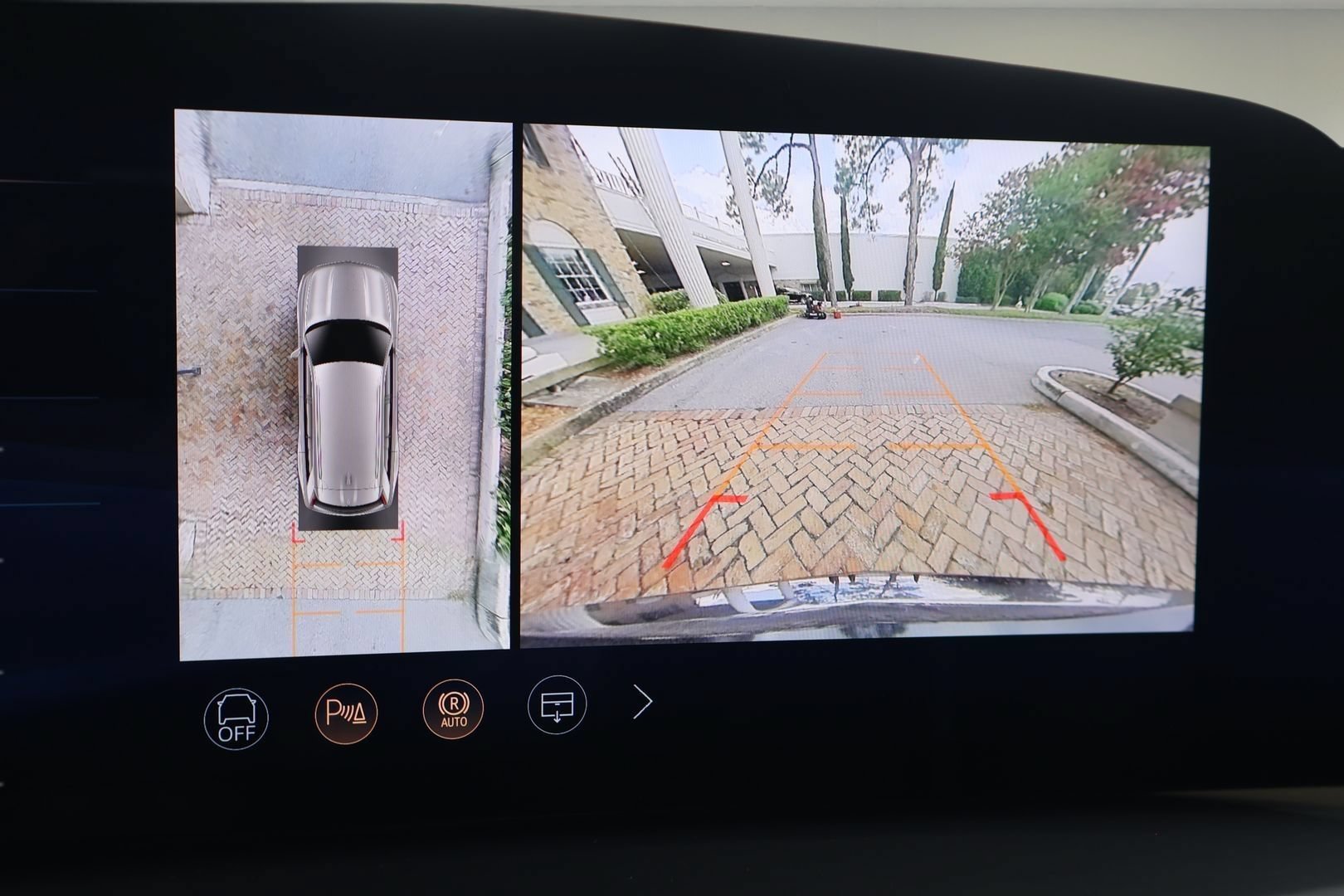 Certified 2026 Cadillac Vistiq Luxury w/ LPO, Floor Liner Package AWD/4WD image 27