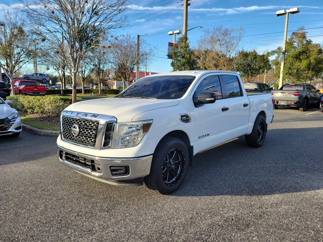 Used 2017 Nissan Titan SV image 4