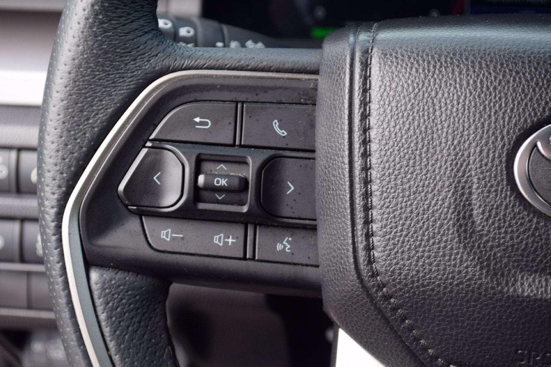 Used 2025 Toyota Tacoma TRD Off-Road AWD/4WD image 8