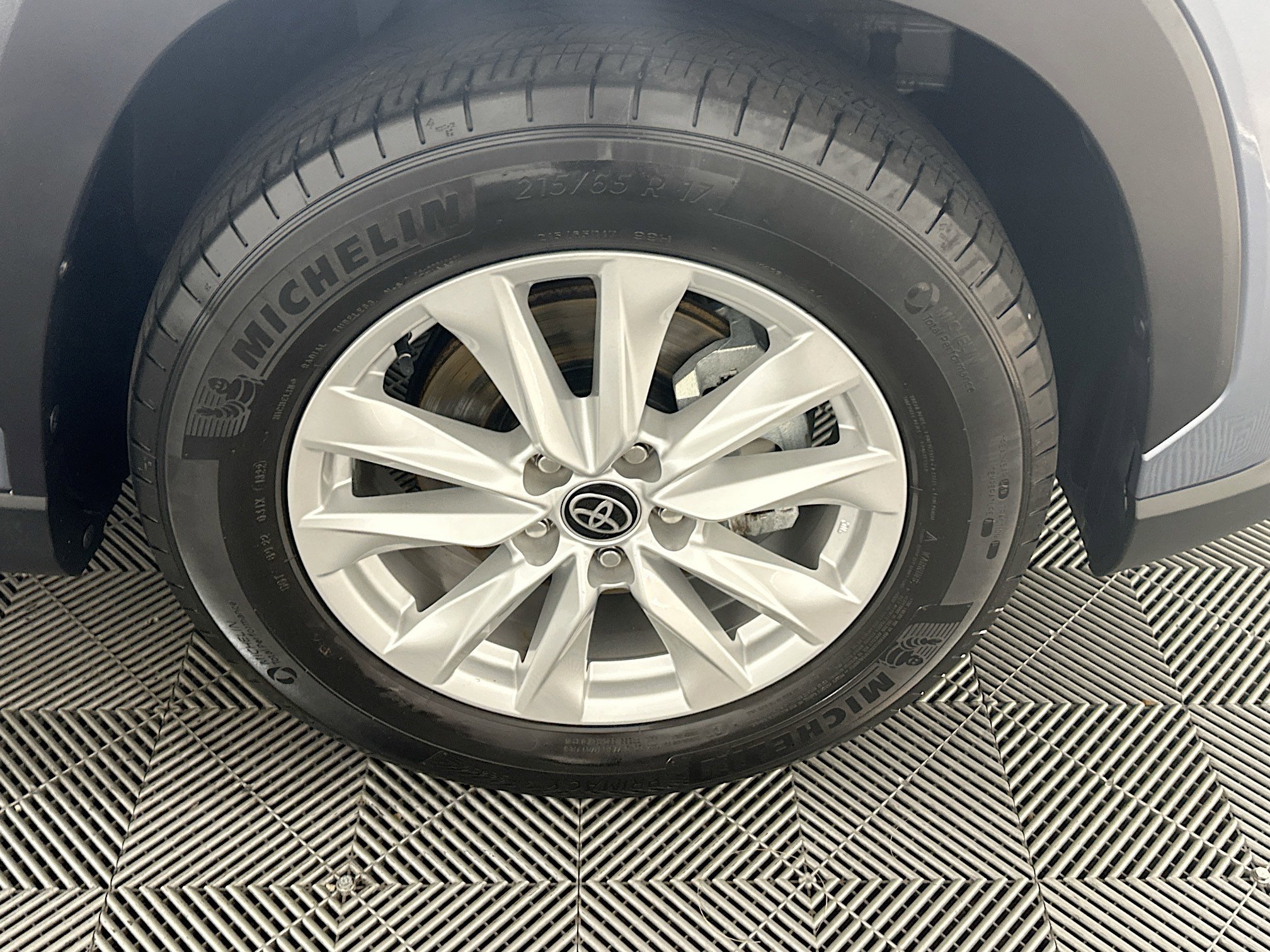 Used 2022 Toyota Corolla Cross LE image 11