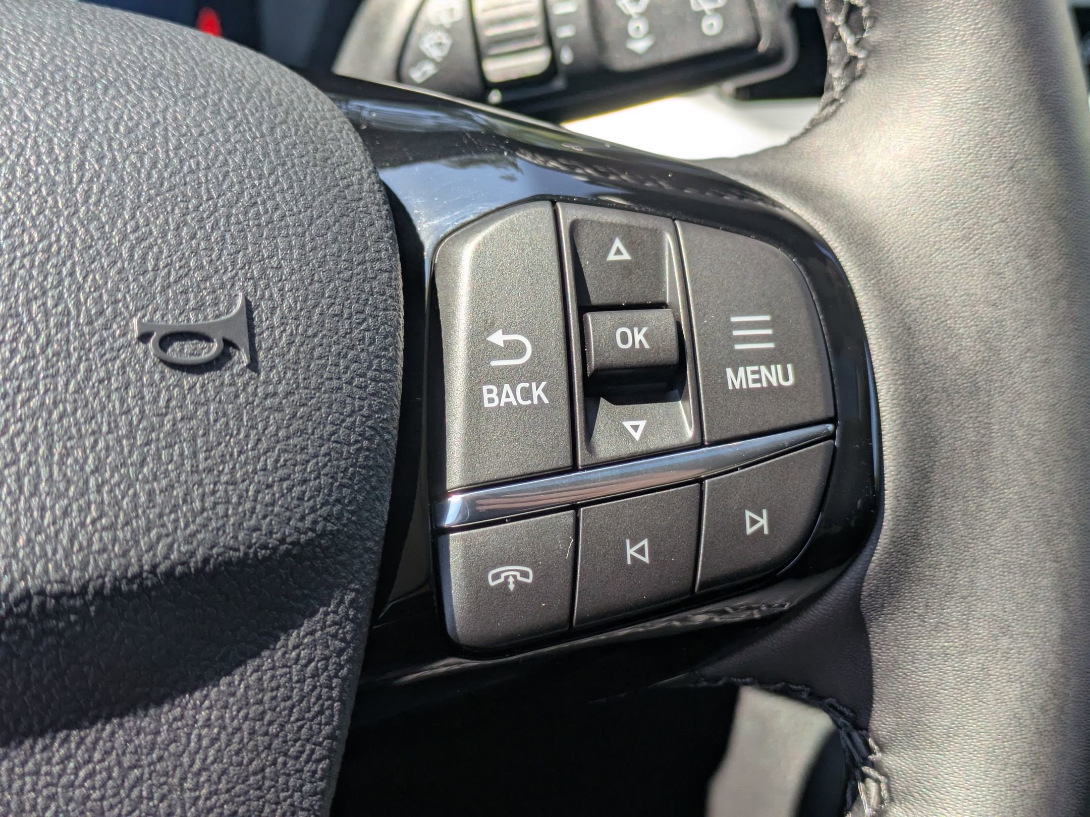 New 2025 Ford Escape SE w/ PHEV Premium Package image 17