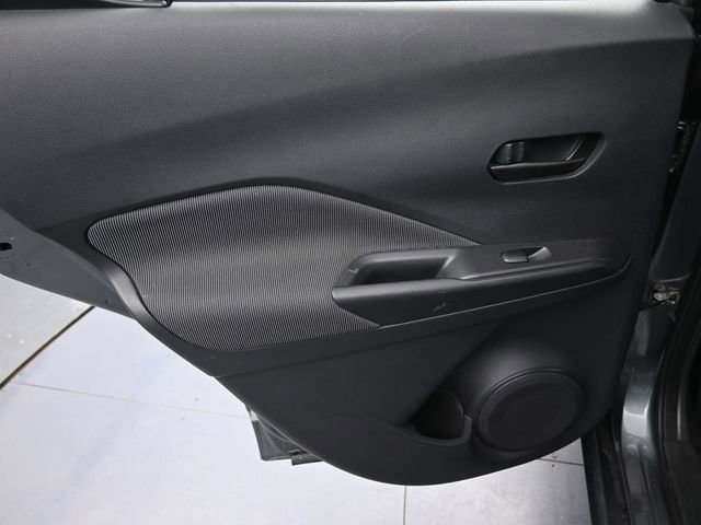 Used 2019 Nissan Kicks S image 28