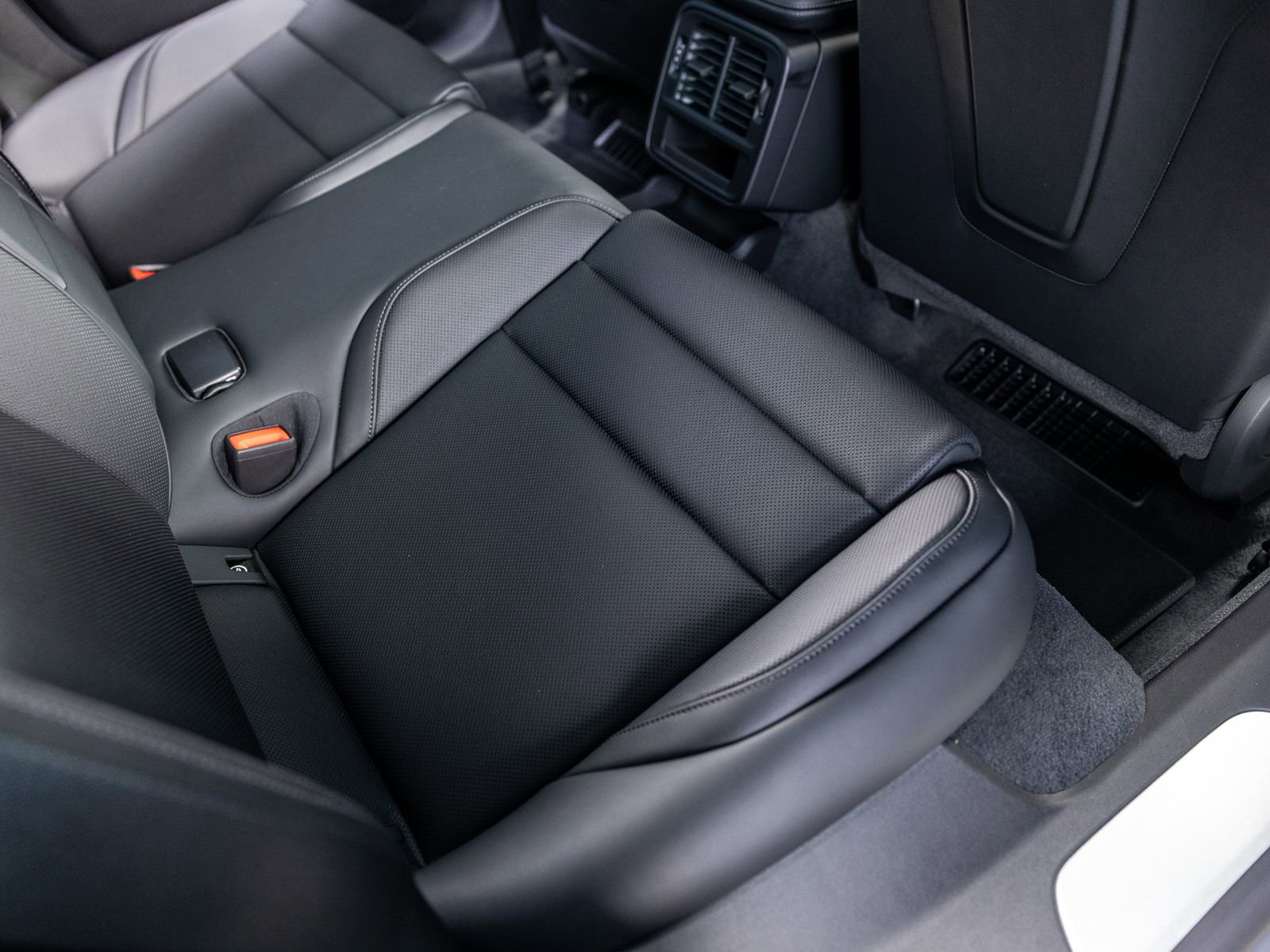 New 2026 Porsche Taycan 4S AWD/4WD image 42