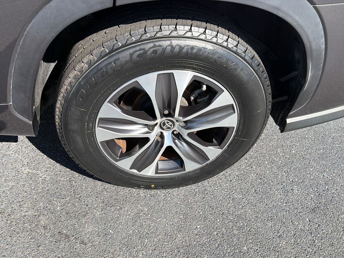 Used 2022 Toyota Highlander XLE FWD image 40