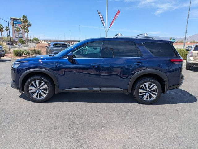 Certified 2024 Nissan Pathfinder SL w/ Black Appearance Package FWD image 15