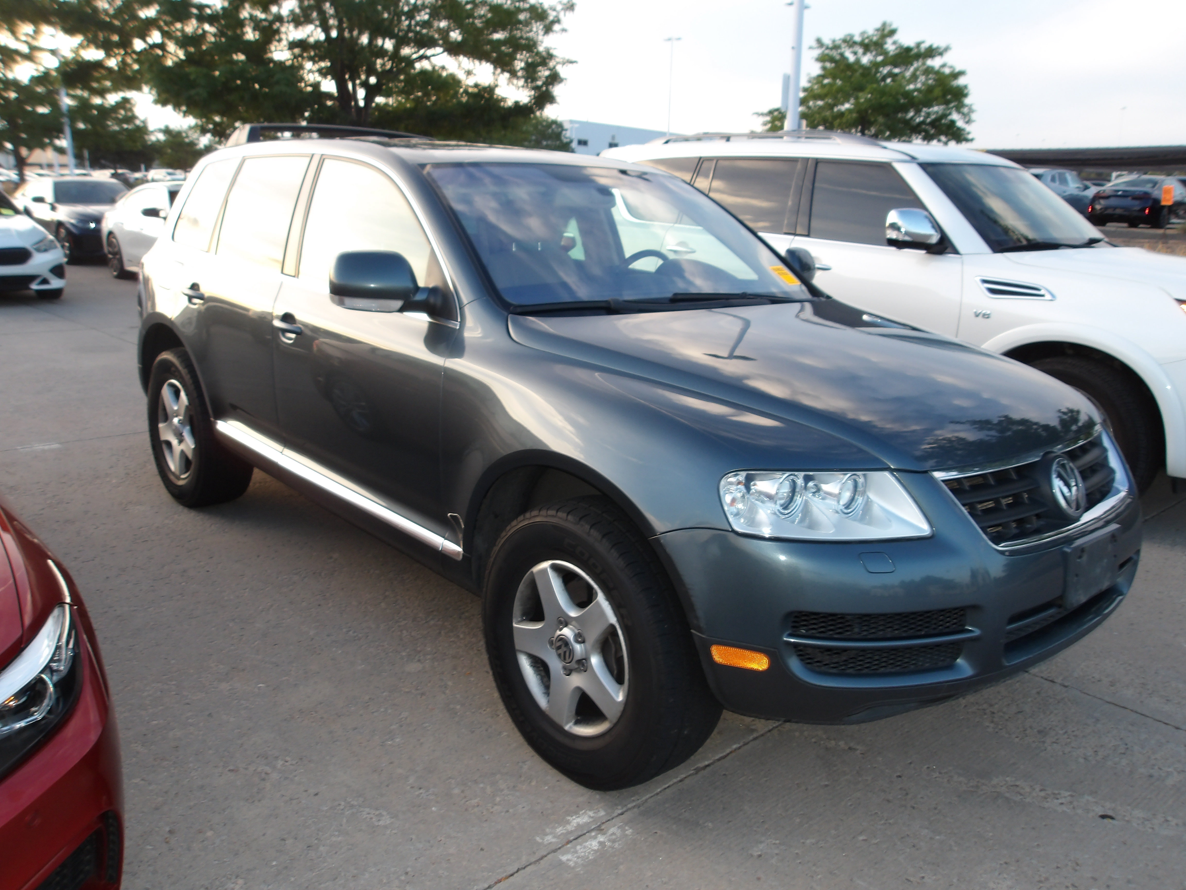 Used 2005 Volkswagen Touareg V6 AWD/4WD image 2