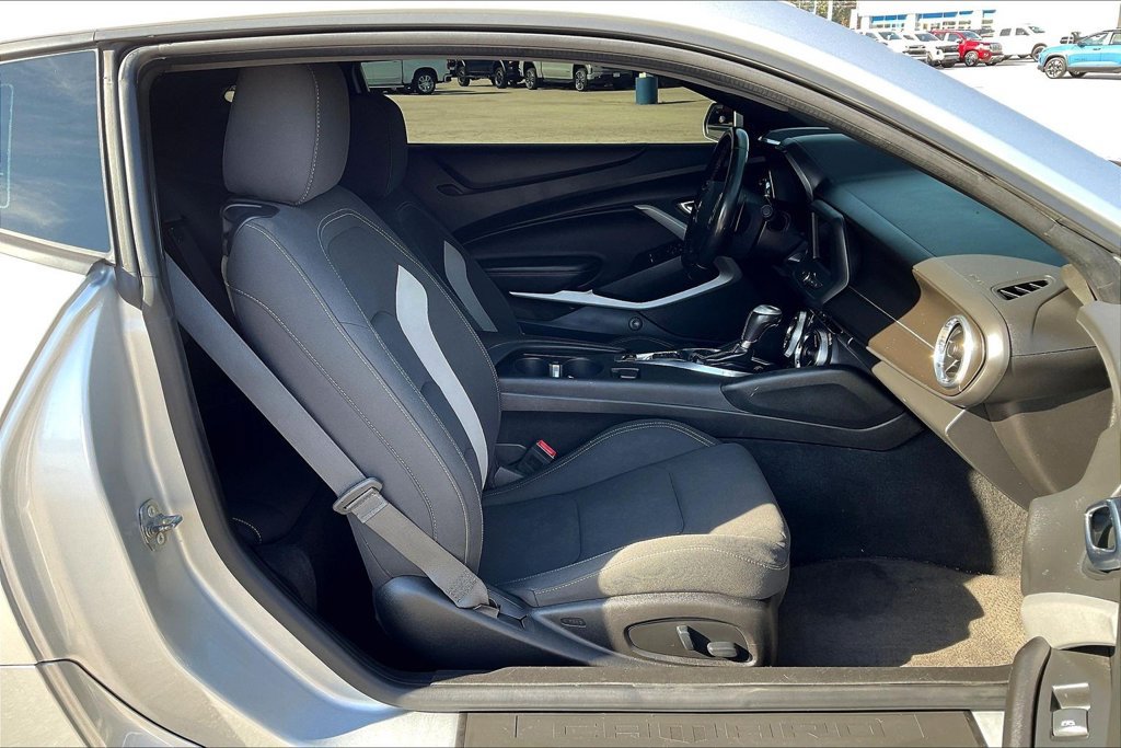 Used 2019 Chevrolet Camaro LT RWD image 14