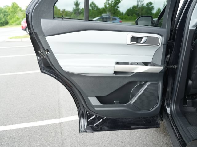Used 2022 Ford Explorer XLT w/ Equipment Group 202A RWD image 16