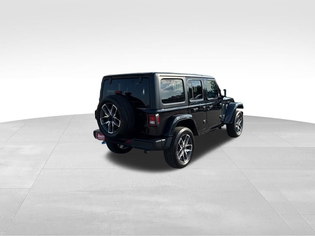 Used 2024 Jeep Wrangler Unlimited w/ Convenience Group AWD/4WD image 5