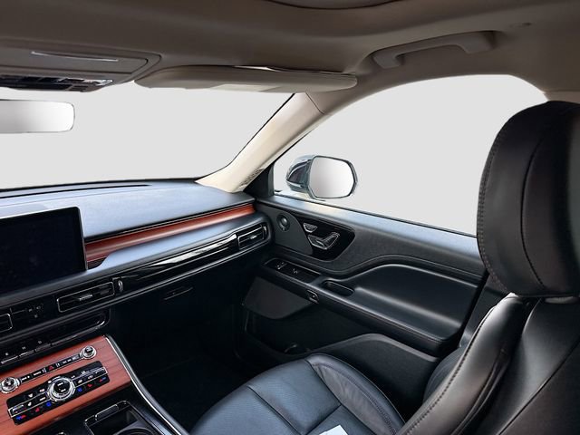 Used 2023 Lincoln Aviator Reserve w/ Equipment Group 201A image 27