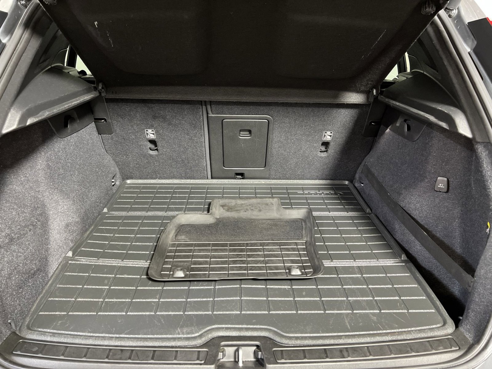 Used 2019 Volvo XC40 T5 Momentum AWD/4WD image 25