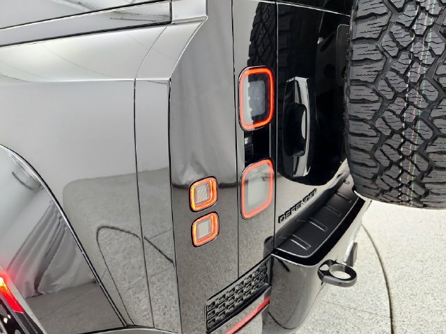 New 2026 Land Rover Defender 110 OCTA AWD/4WD image 31