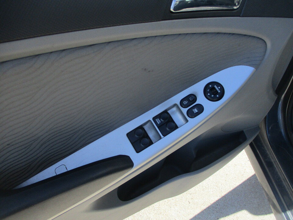 Used 2012 Hyundai Accent GLS w/ Premium Pkg 3 FWD image 24