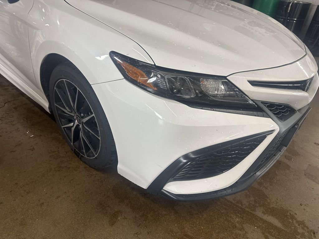 Used 2023 Toyota Camry SE image 2