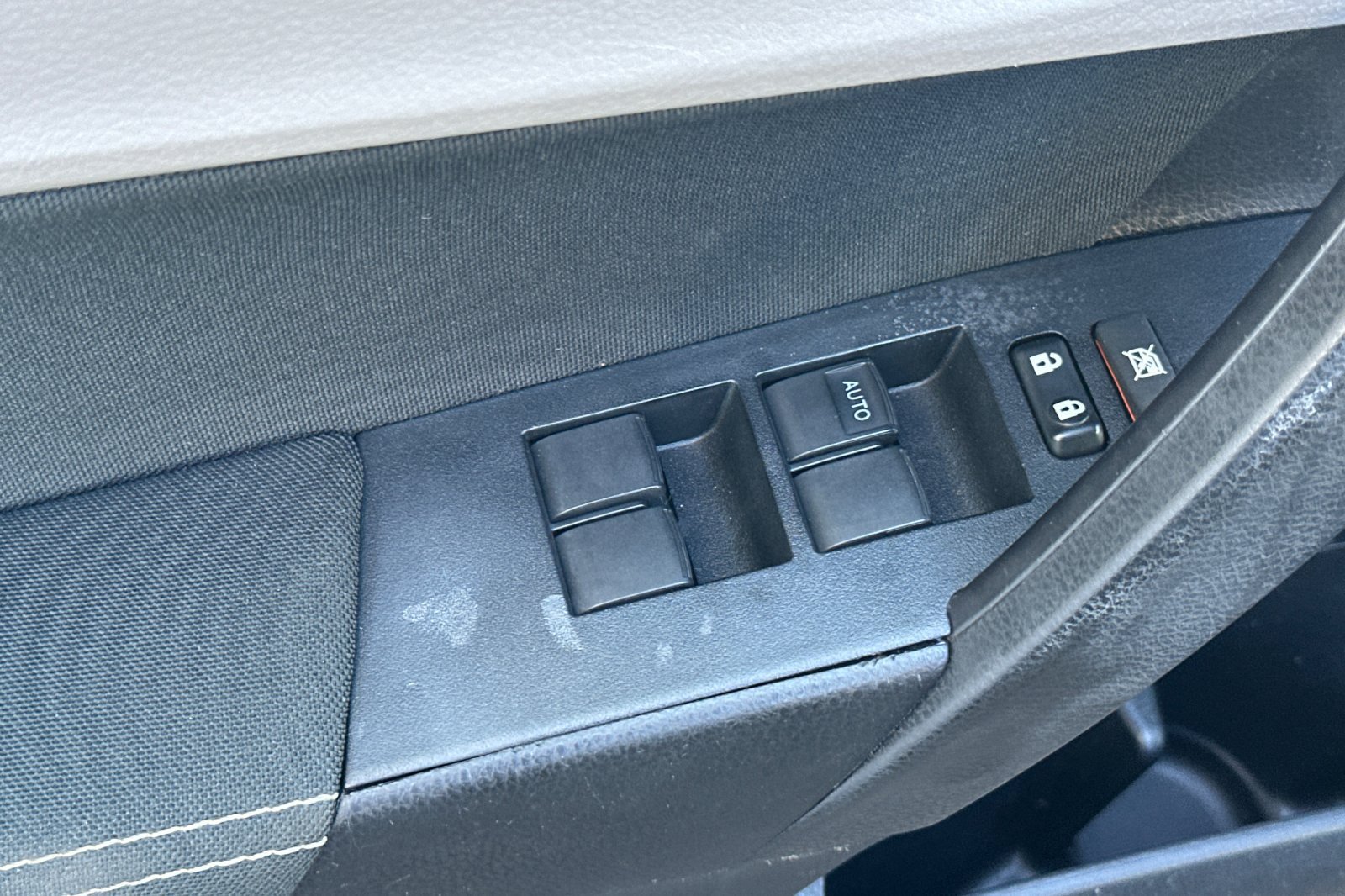 Used 2016 Toyota Corolla LE FWD image 18
