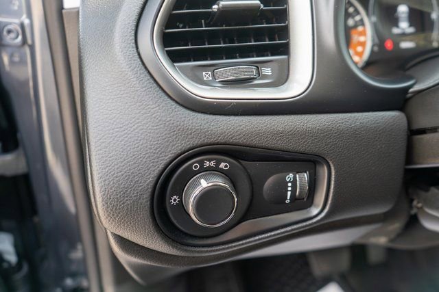 Used 2023 Jeep Renegade Latitude image 20