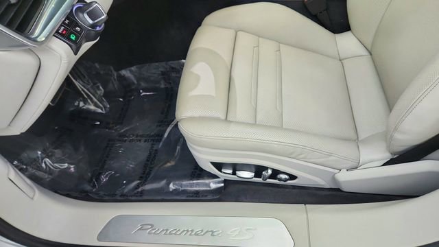Used 2018 Porsche Panamera 4S image 33
