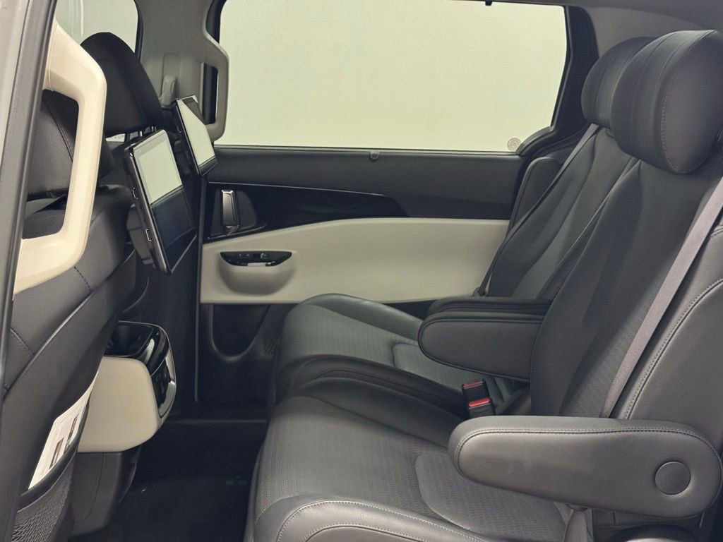 Used 2024 Kia Carnival SX Prestige image 19