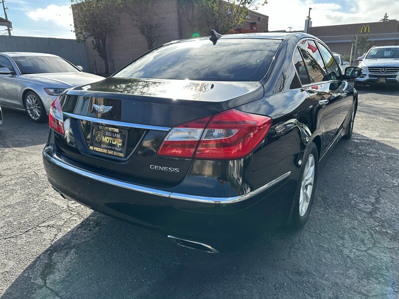 Used 2012 Hyundai Genesis 3.8 RWD image 5