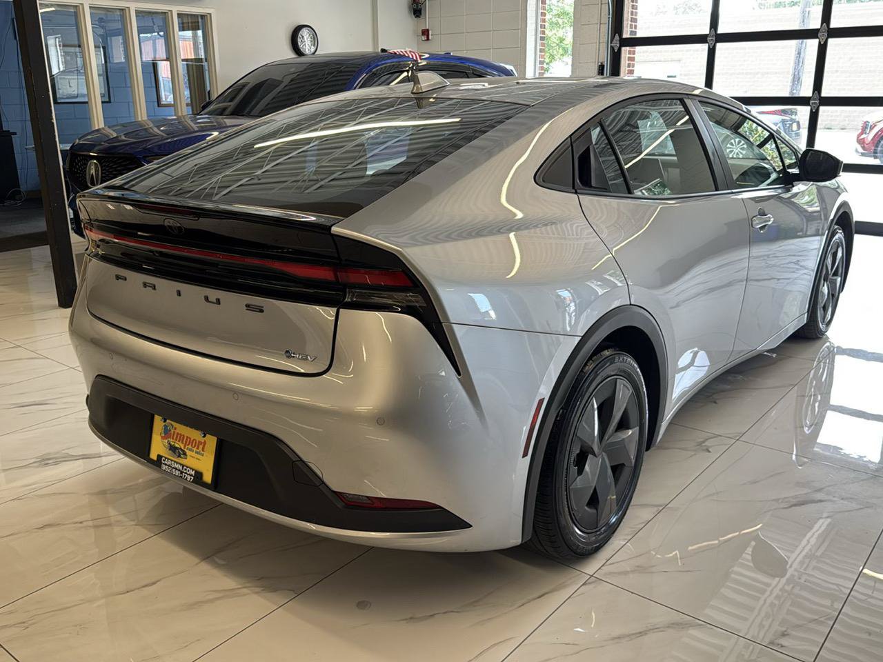 Used 2024 Toyota Prius LE FWD image 4